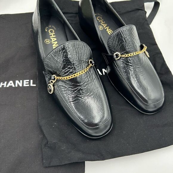 Women’s Chanel flat leather loafers size 37 made in Italy - Picture 1 of 11